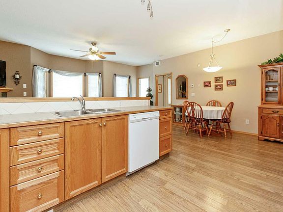 4th image of 424-5300 48th St #424