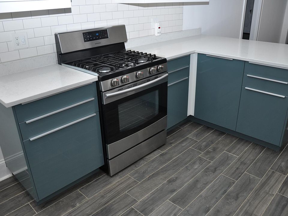 5-BURNER STAINLESS STEEL STOVE