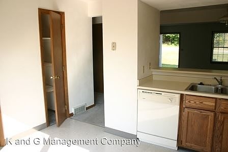 4th image of 1309 Country Side Dr APT B