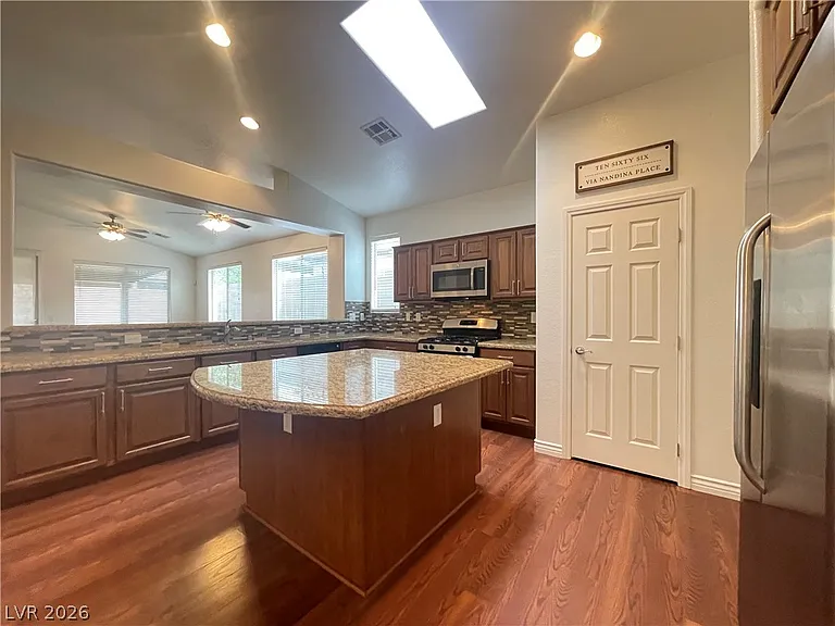 1066 Via Nandina Pl — Photo 11