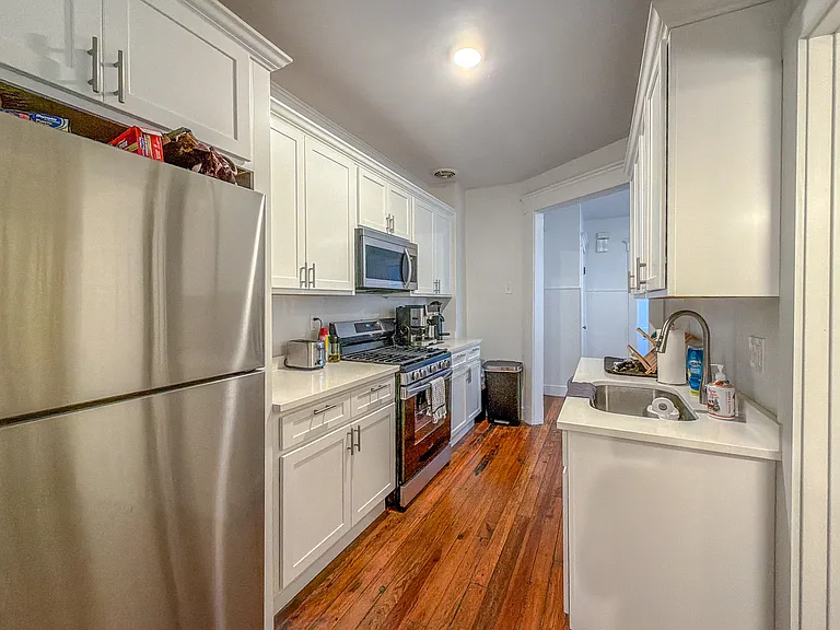 246 Nicoll St #1R — Photo 12