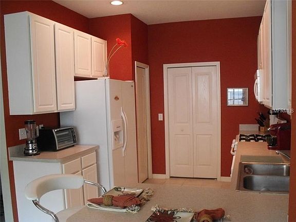 2nd image of 19352 Weymouth Dr