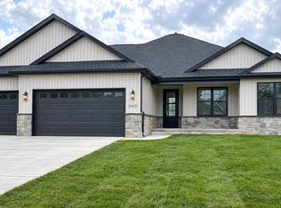 16410 Sleepy Hollow Dr, Fenton, MI 48430