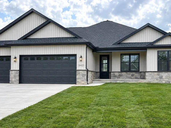16410 Sleepy Hollow Dr, Fenton, MI 48430