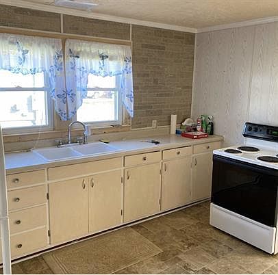 5th image of 145 Clara St