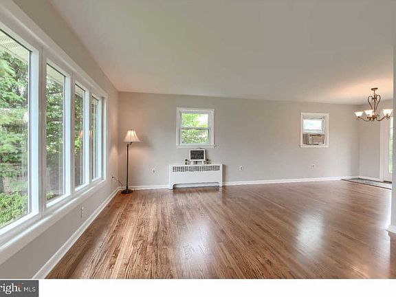 2nd image of 1101 Monterey Pl