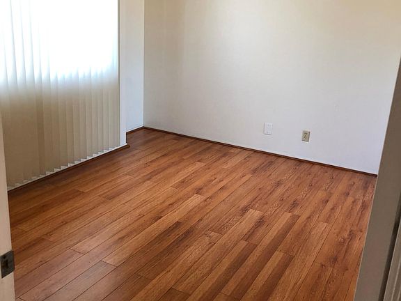 2nd image of 1928 Gardena Ave Unit F