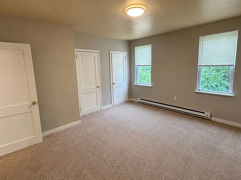 412 E Walnut Ln #4 — Photo 4