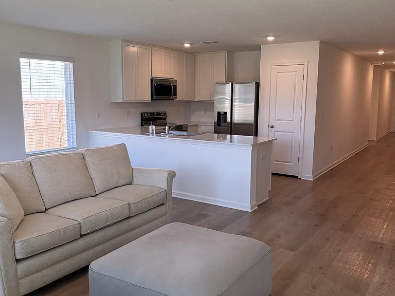16933 Valencia Way — Photo 4