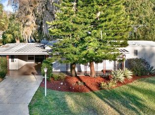 2737 Vindale Rd, Tavares, FL 32778