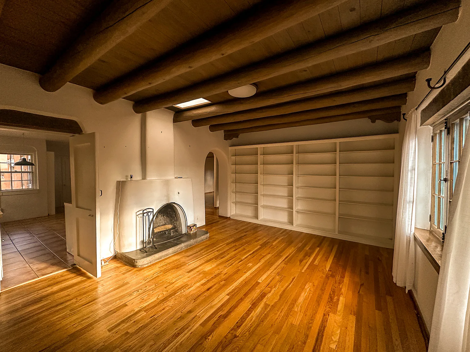 335 Delgado St — Photo 4