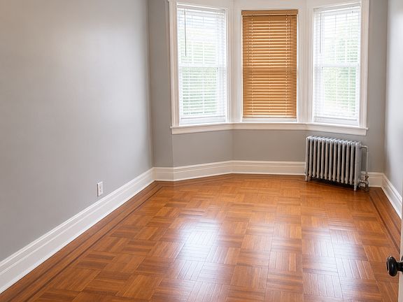 2nd image of 17-19 Vernon Ave #1R