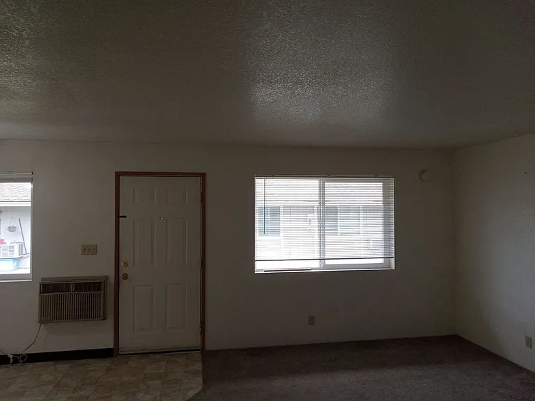 400-402 406 #408-410-412 — Photo 11
