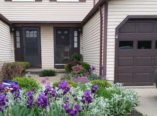 540 Topaz Ln, Brunswick, OH