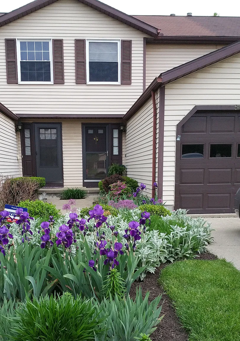 540 Topaz Ln photo 1