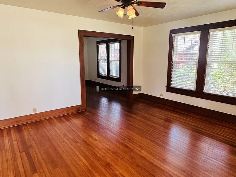 1502 Dallas St — Photo 2