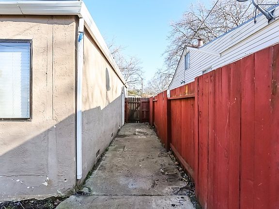 2nd image of 733 Beechwood Ave