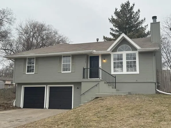 1522 N Manor Cir, Independence, MO 64058