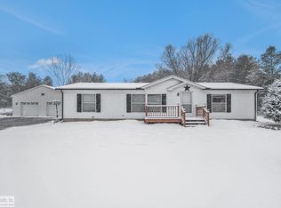 12844 Collins Rd, Yale, MI 48097