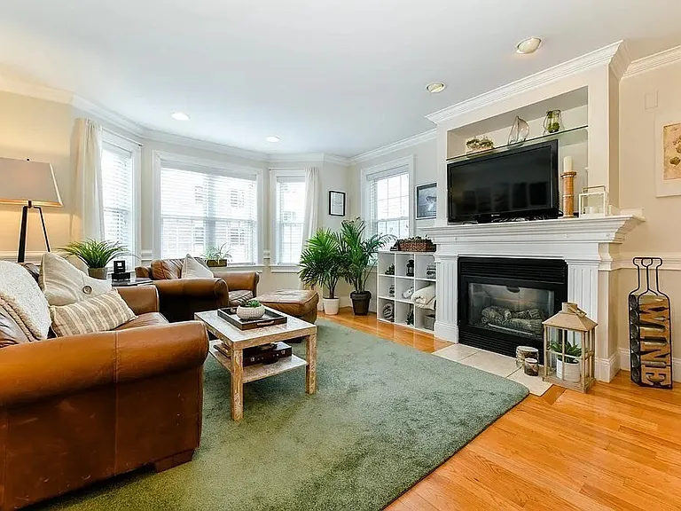 732 E 6th St #1 — Photo 21