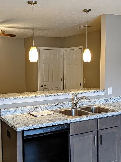River Pointe Apartments - 12607-201 — Photo 2