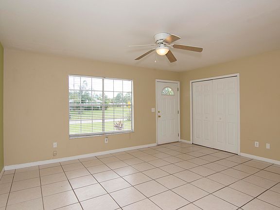 3rd image of 529 SW Belmont Cir