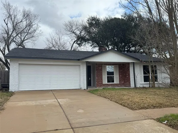 13722 New Village Ln, Sugar Land, TX 77498