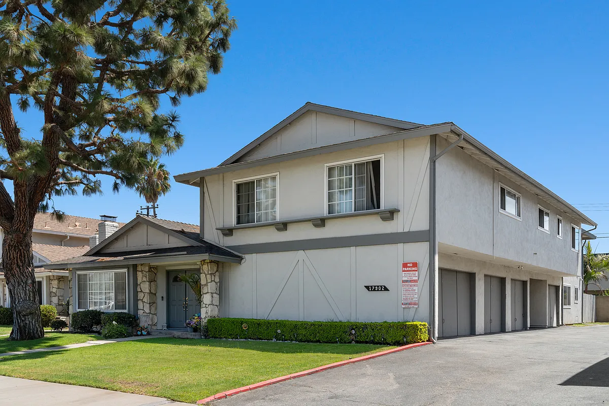 2 bed, 1.5 bath, 1050 sqft, $2,900 — Photo 3