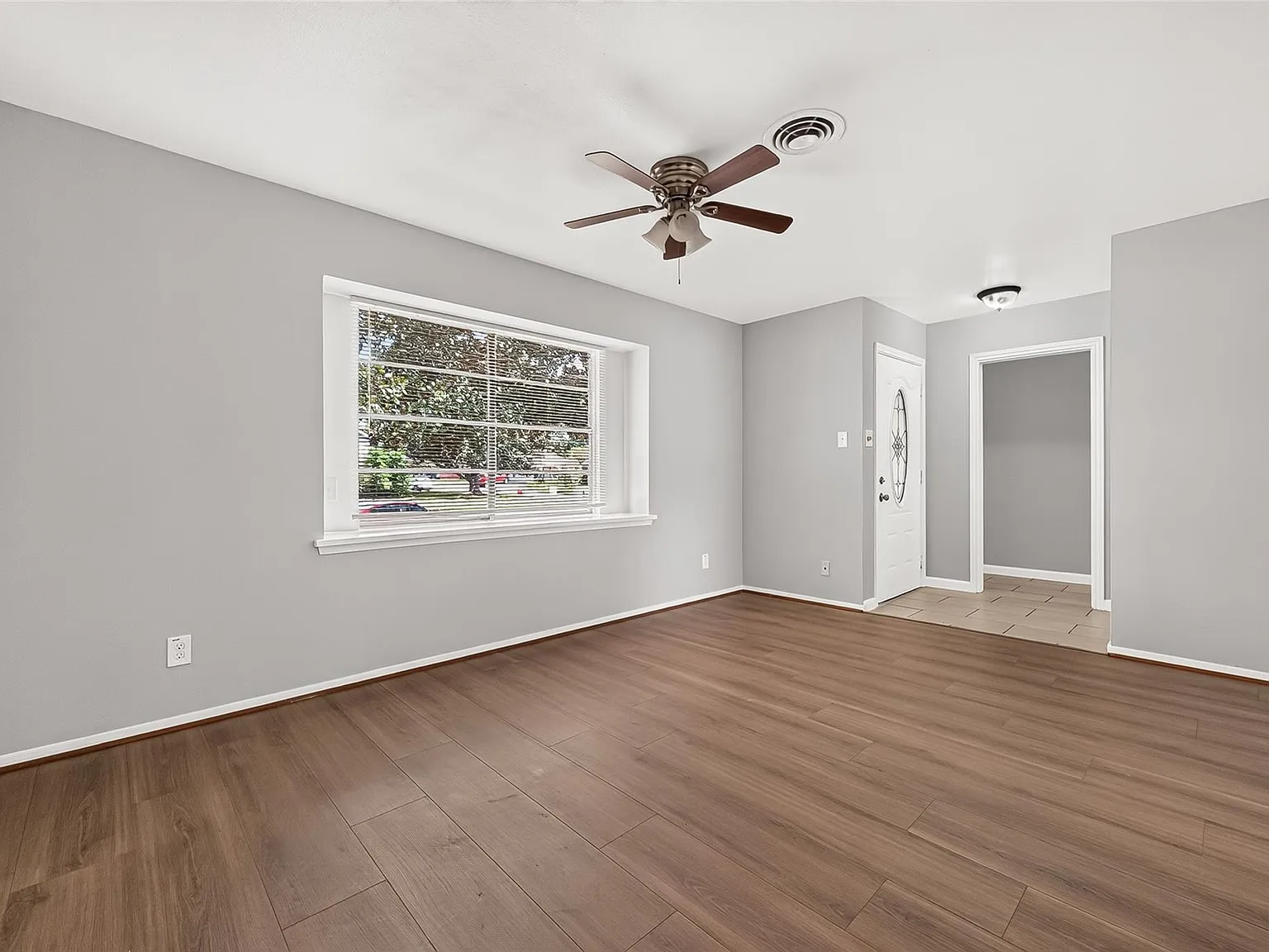 3 bed, 2.0 bath, 1598 sqft, $2,200 — Photo 4