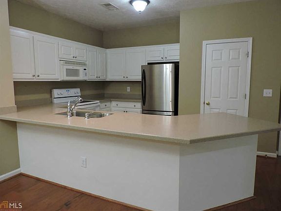 5th image of 1001 Holly Dr