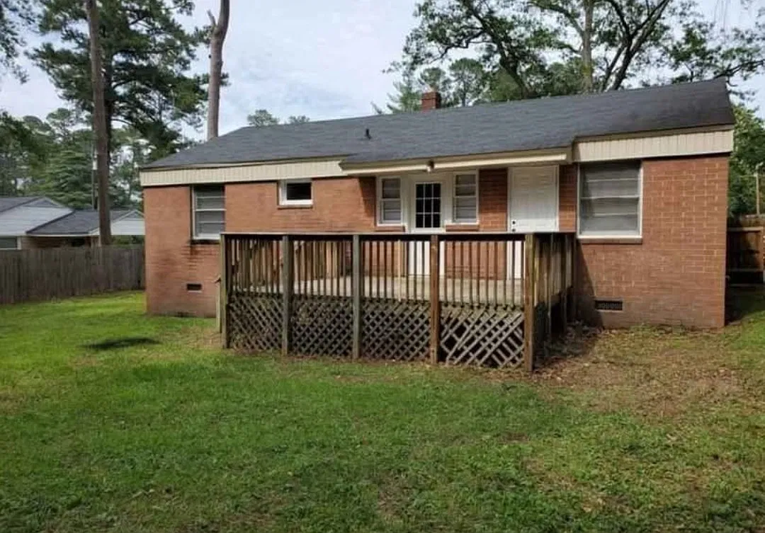 1807 Robin Rd — Photo 2