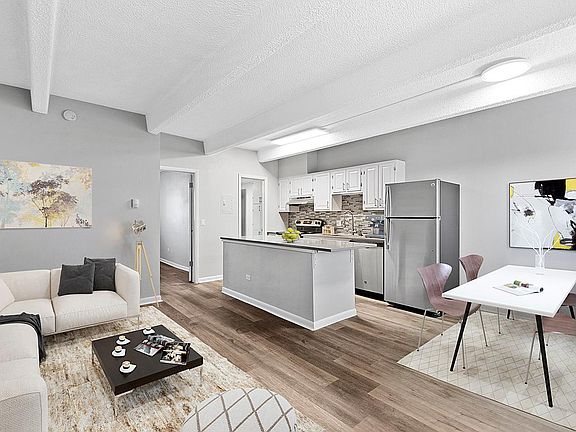5th image of 815 E Ellsworth Ave #202