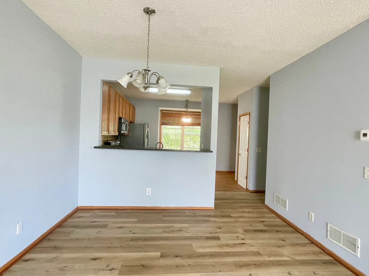 4 bed, 3.5 bath, 2010 sqft, $2,550 — Photo 4