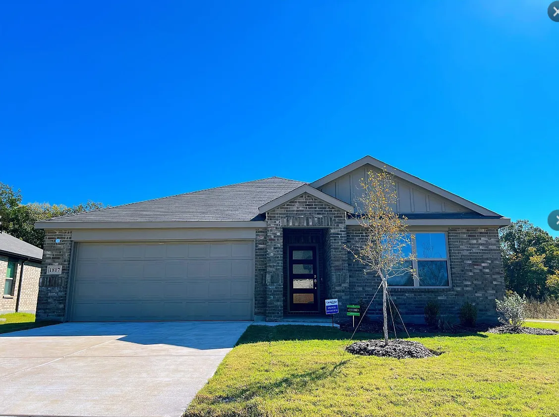 4 bed, 2015 sqft, $1,999 — Photo 1