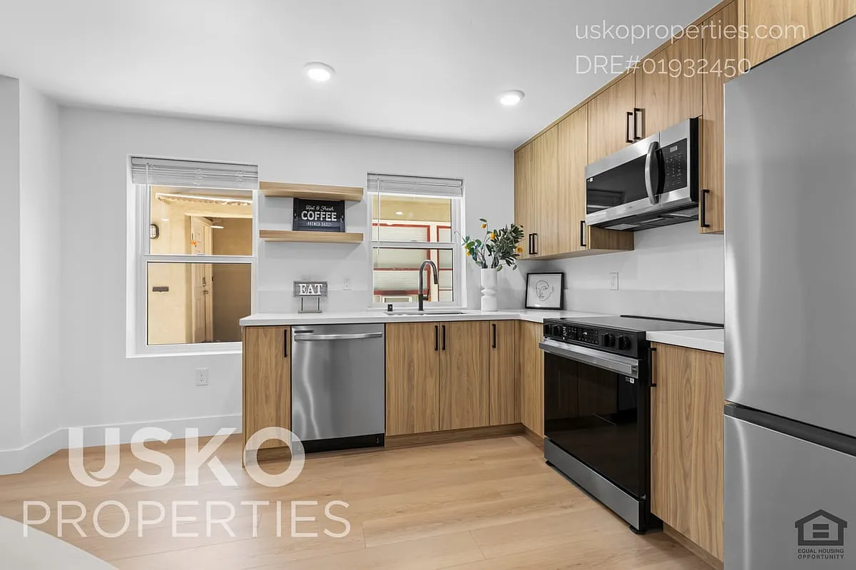 2820 D Street — Photo 1