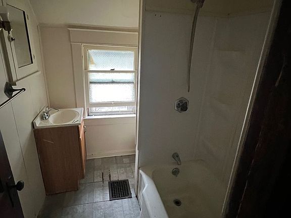 5th image of 590 Hillsdale Dr NW