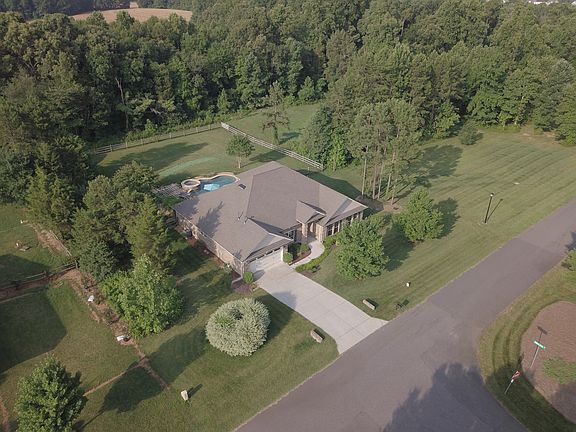 2nd image of 205 Mills Plantation Cir