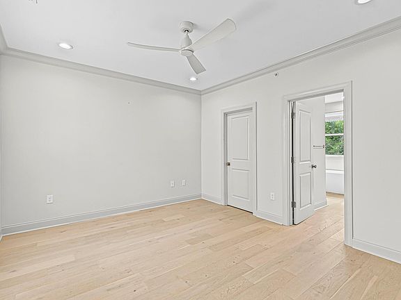 5th image of 200 River Landing Dr Unit 102E