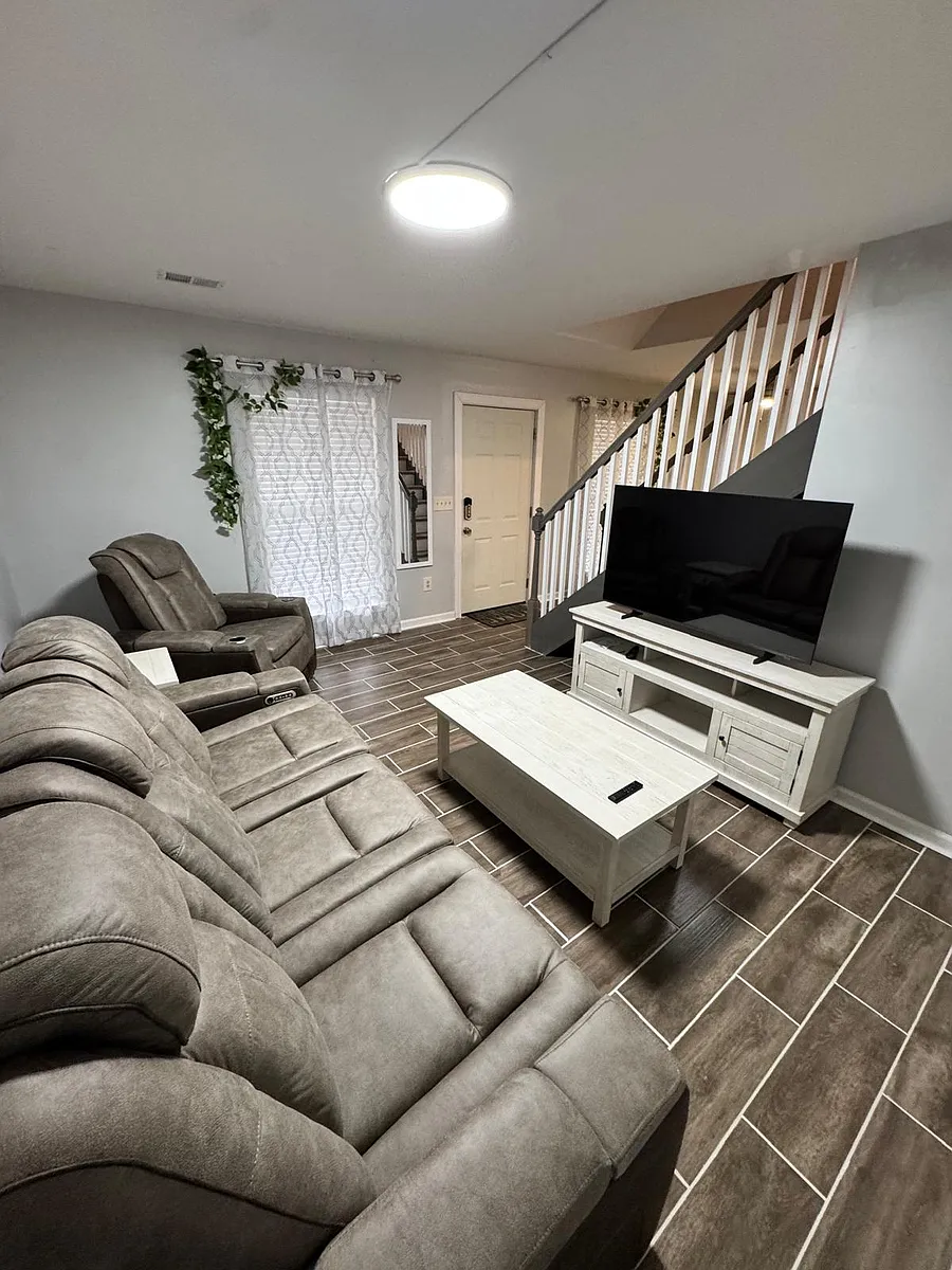 Building Photo - 2494 Etiwan Ave #G8