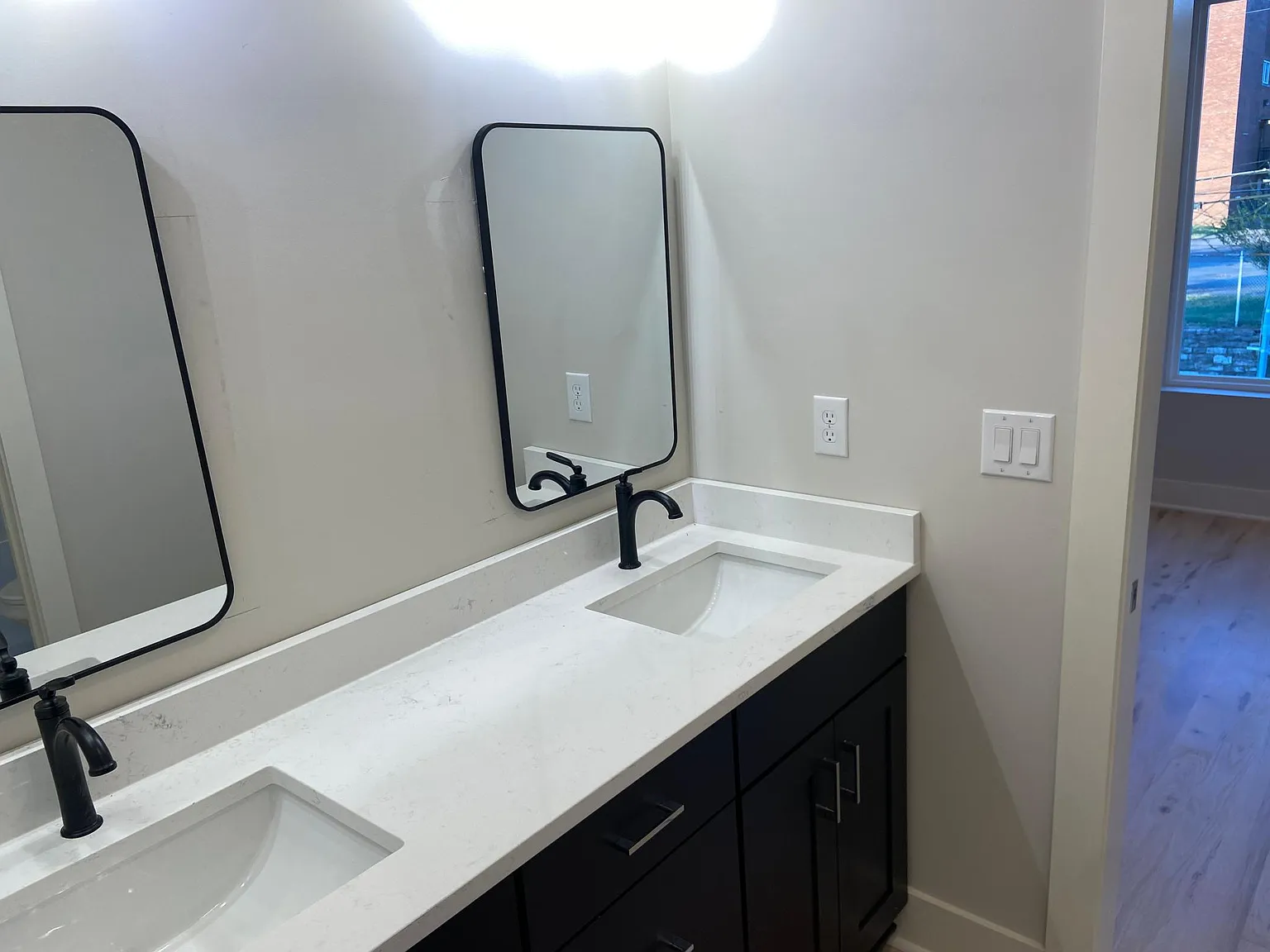 4 bed, 3.5 bath, 2300 sqft, $3,900 — Photo 4