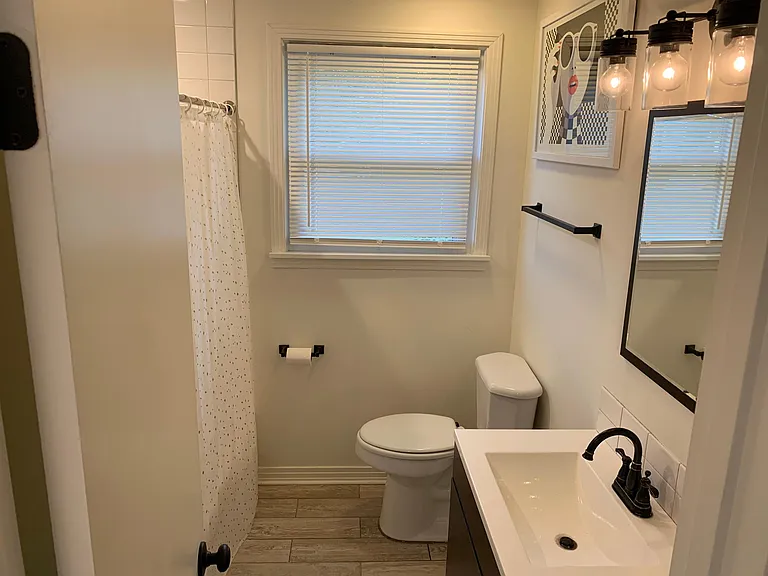 810 Chadwell Dr — Photo 10