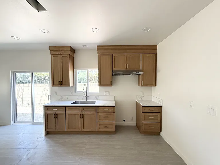 19036 Bridgeway Ln — Photo 8