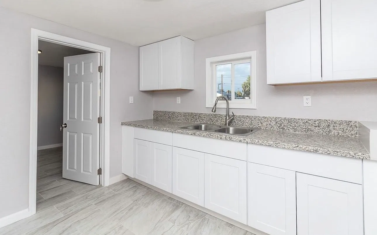 4 bed, 2.5 bath, 2400 sqft, $2,100 — Photo 4