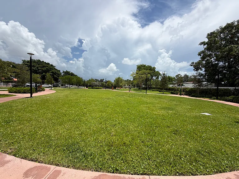 6357 SW 8th St #702 — Photo 31