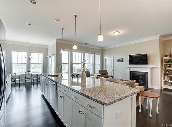 3rd image of 114 Canada Dr