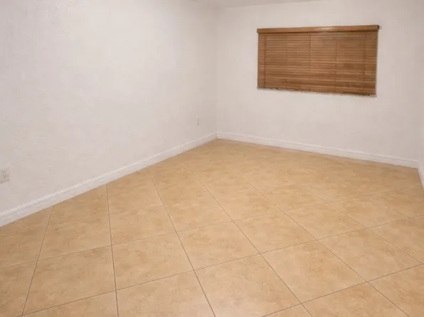 1821 W 63rd St, Hialeah, FL 33012