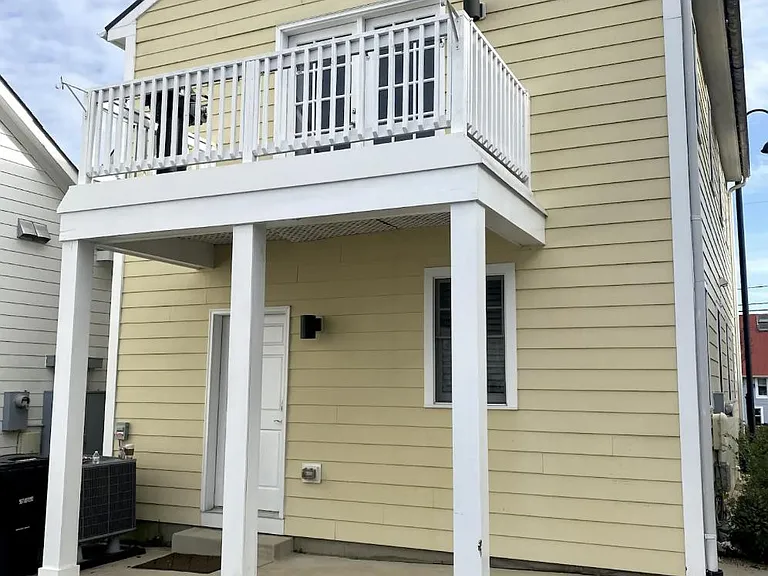 209 Church St SE #1 — Photo 3