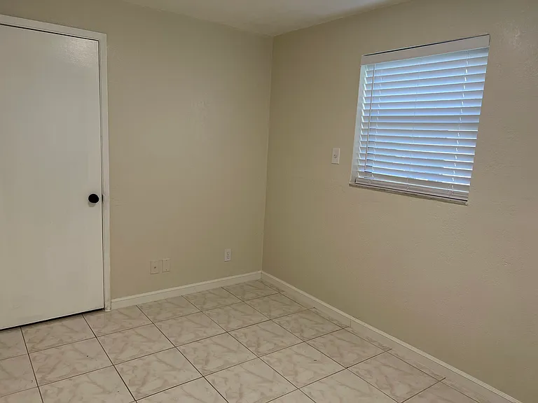304 NW 11th Ave — Photo 14