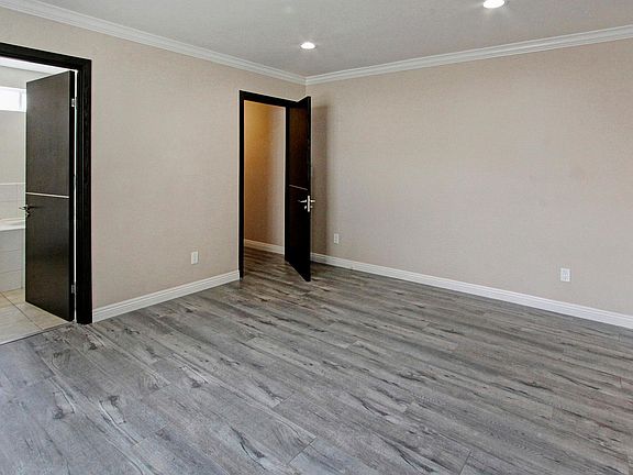 5th image of 10604 Wilsey Ave