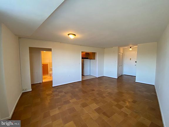 4th image of 10401 Grosvenor Pl APT 928